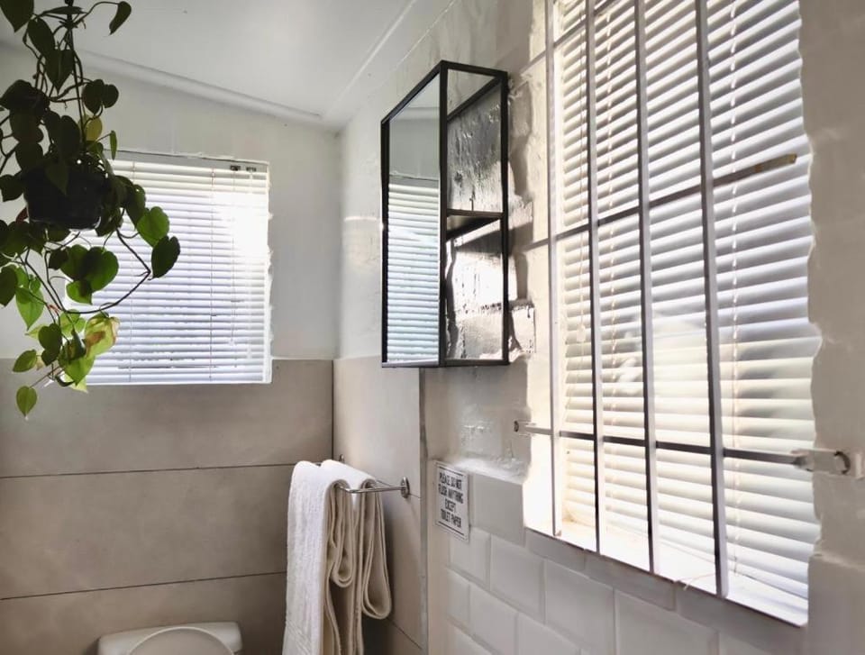 Courtyard Studio lights and wi fi during load shedding Apartment in Stellenbosch