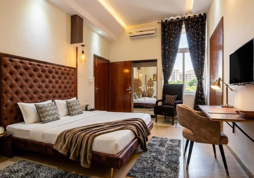 Photo of the whole room, Bedroom