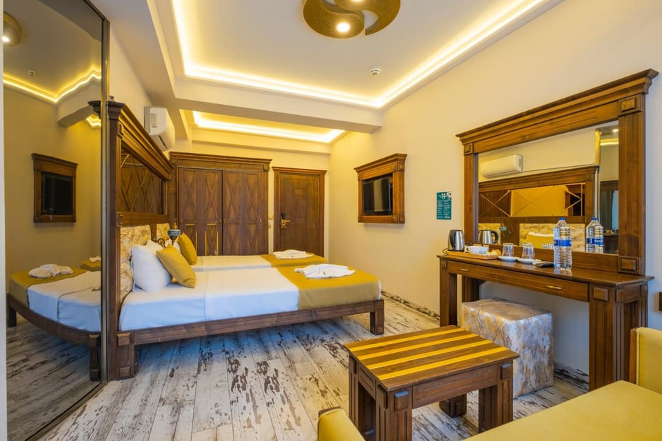 Bed, Living room, Photo of the whole room, Seating area, Bedroom, towels