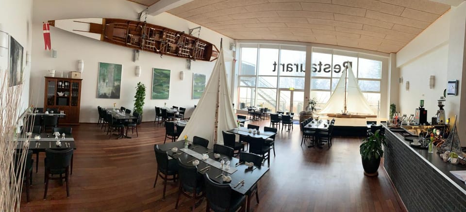 Restaurant/places to eat, Banquet/Function facilities