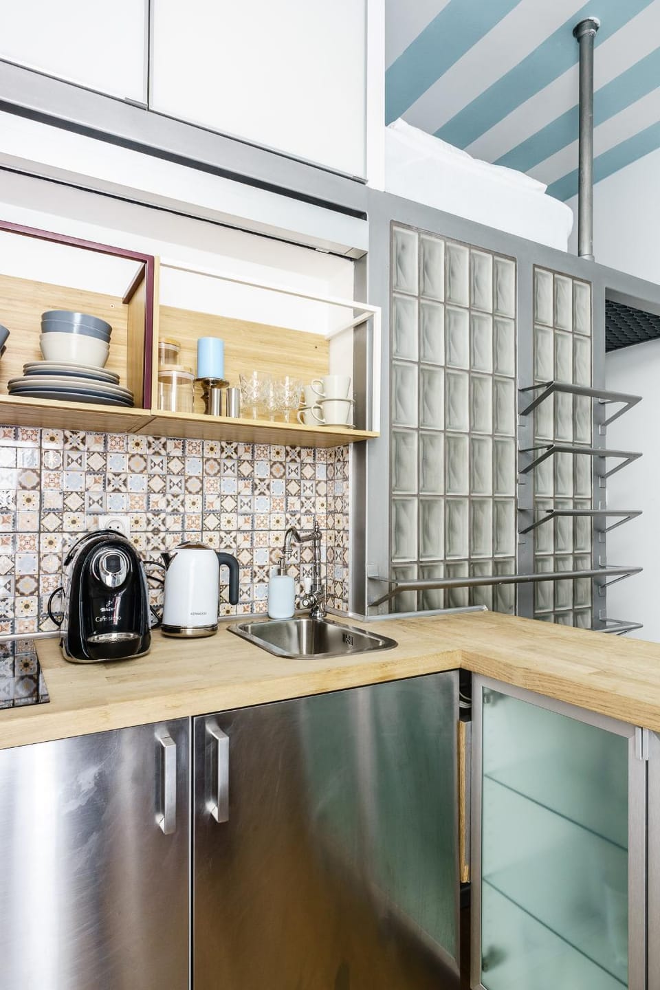 Kitchen or kitchenette, oven, pet friendly, stove