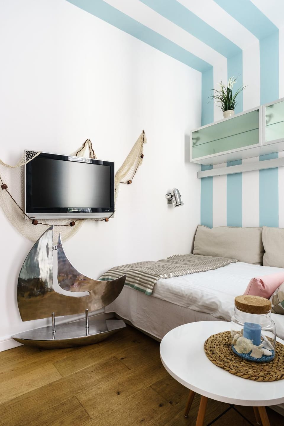 Communal lounge/ TV room, Bed, TV and multimedia, Photo of the whole room, Seating area, Bedroom