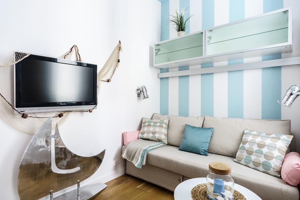 TV and multimedia, Seating area, Evening entertainment, Bedroom