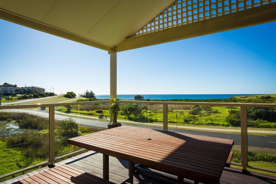 Beach Breakers Apartment Stunning Views Apartment in Narooma