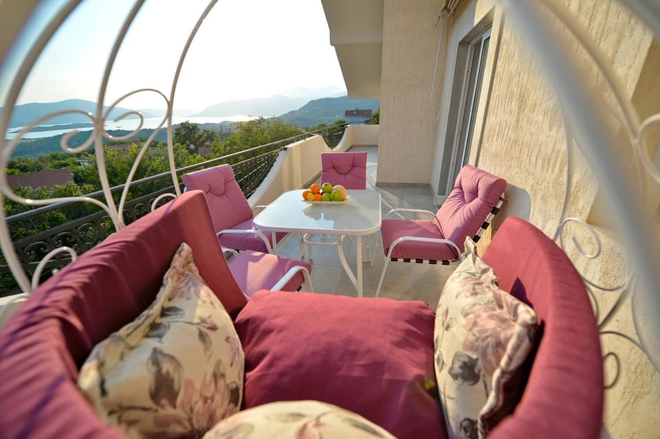 Spring, Balcony/Terrace, On site