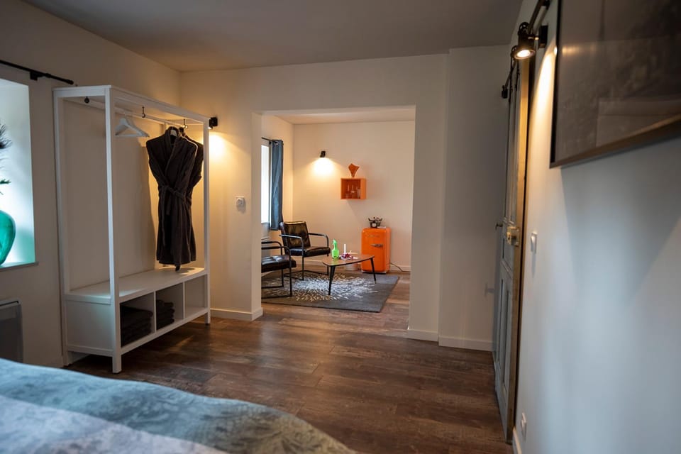 Seating area, Bedroom