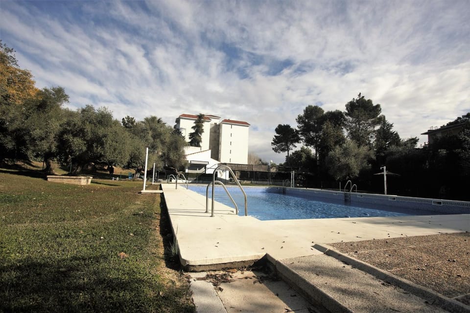 Swimming pool, Swimming pool
