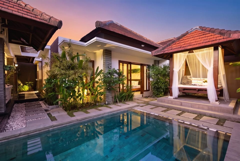 Property building, Day, Garden, Swimming pool