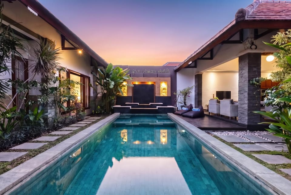 Property building, Day, Swimming pool