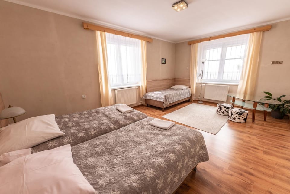 Bed, Photo of the whole room, Seating area, Bedroom, towels