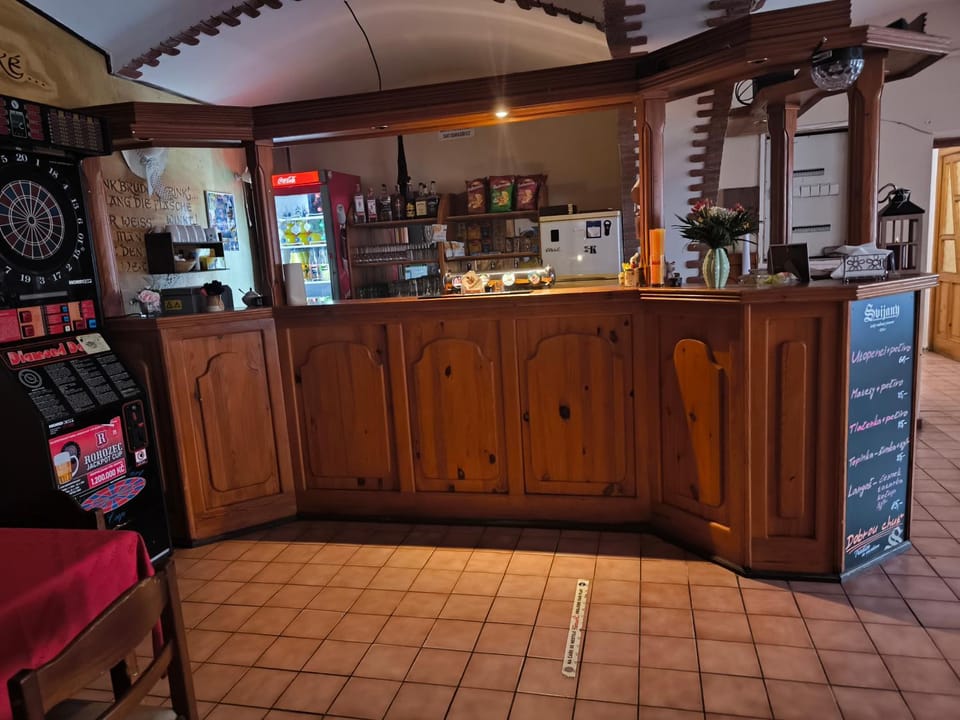 Restaurant/places to eat, Lounge or bar