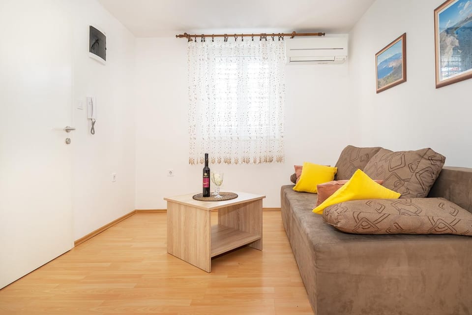 Apartment Robert with Terrace Apartment in Lika-Senj County