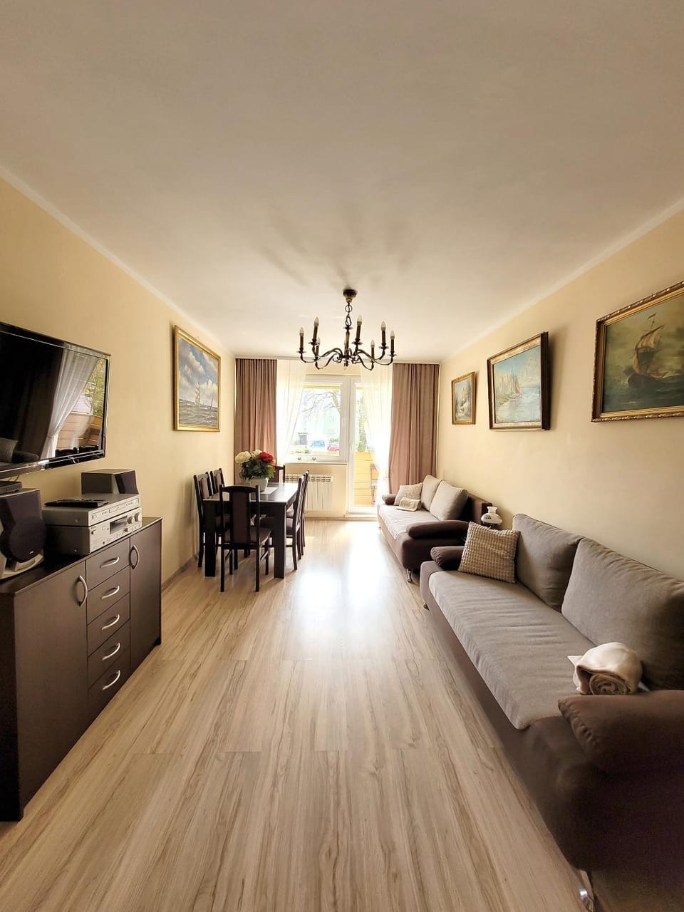 TV and multimedia, Balcony/Terrace, Living room, Seating area, Dining area, Bedroom