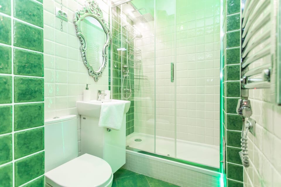 Shower, Toilet, Bathroom, heating, towels