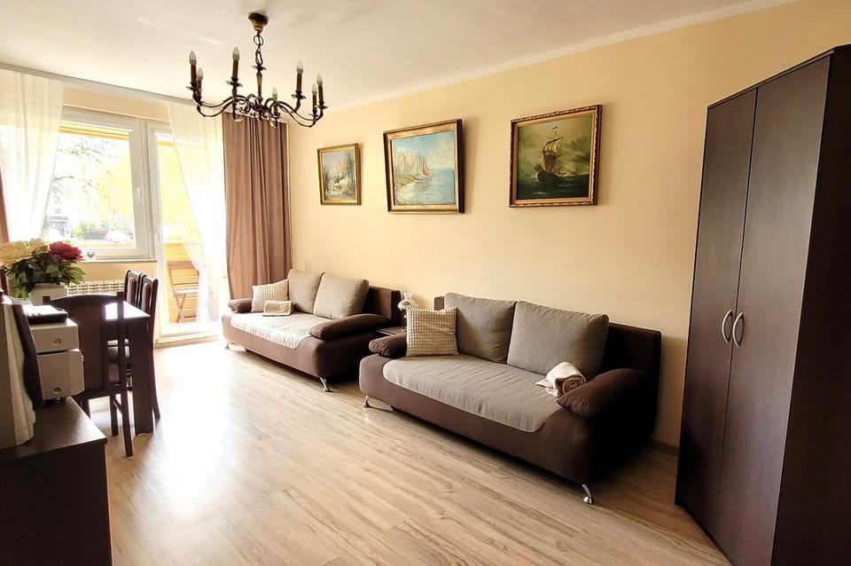 TV and multimedia, Balcony/Terrace, Living room, Seating area, Dining area, Bedroom