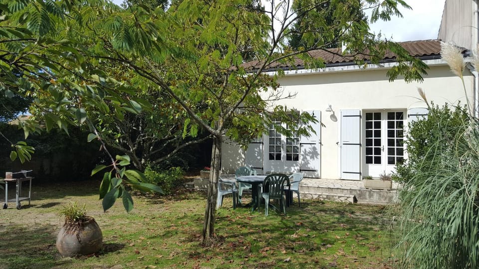 Staff, Facade/entrance, People, Garden view, Family