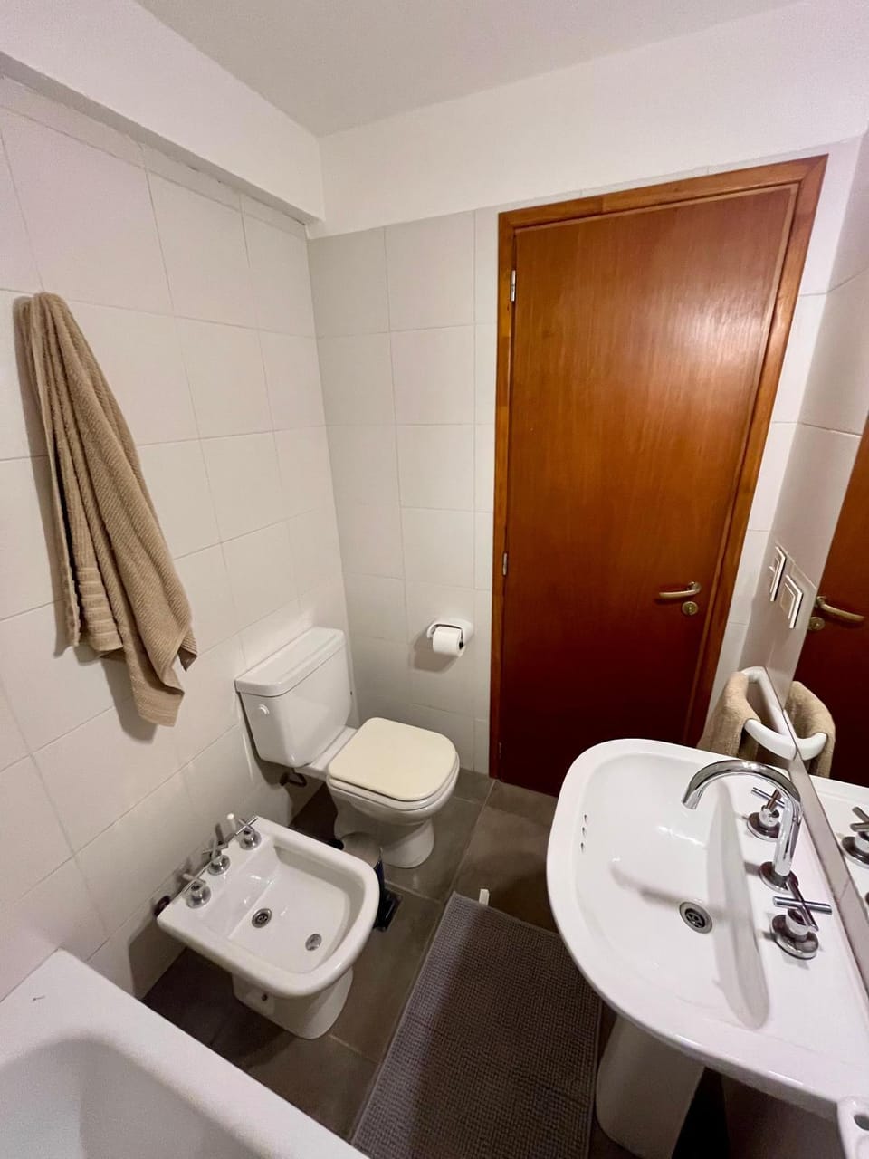 Shower, Toilet, Bathroom, Bath, bidet, towels