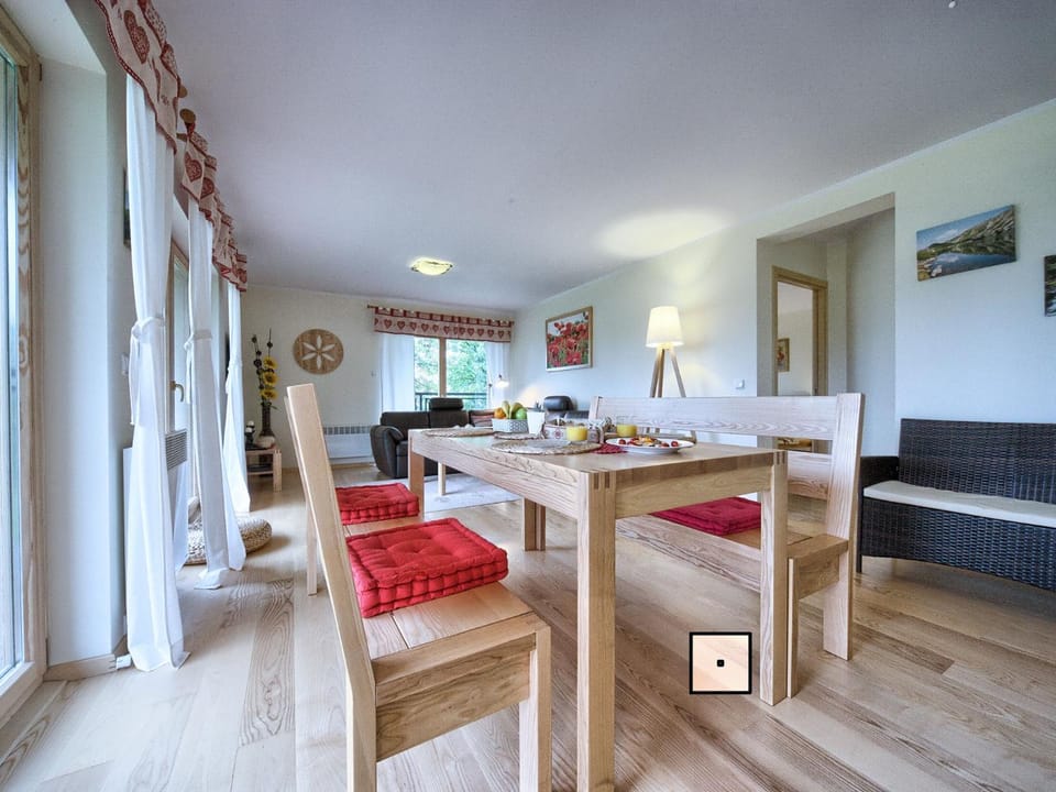 Living room, Seating area, Dining area