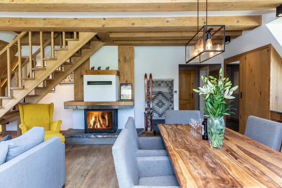 Living room, Dining area, fireplace