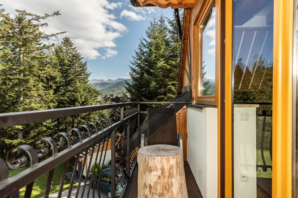 View (from property/room), Balcony/Terrace, Garden view