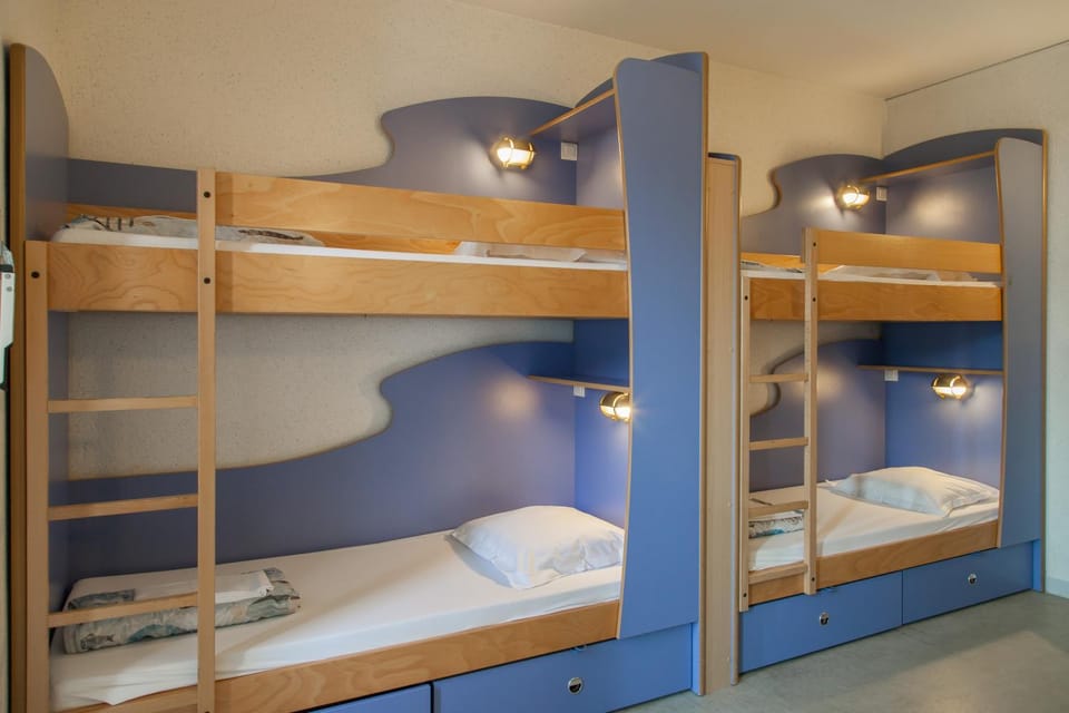 Shower, Toilet, Bathroom, Bedroom, bunk bed