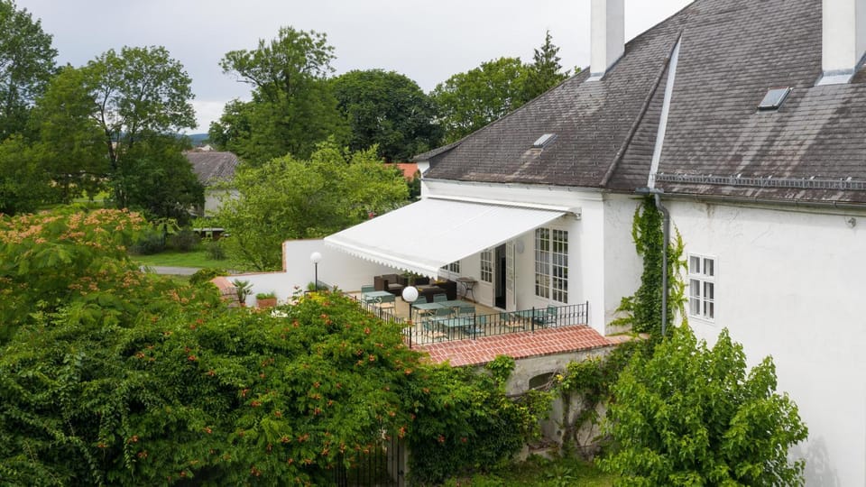 Property building, Garden, Garden, Balcony/Terrace