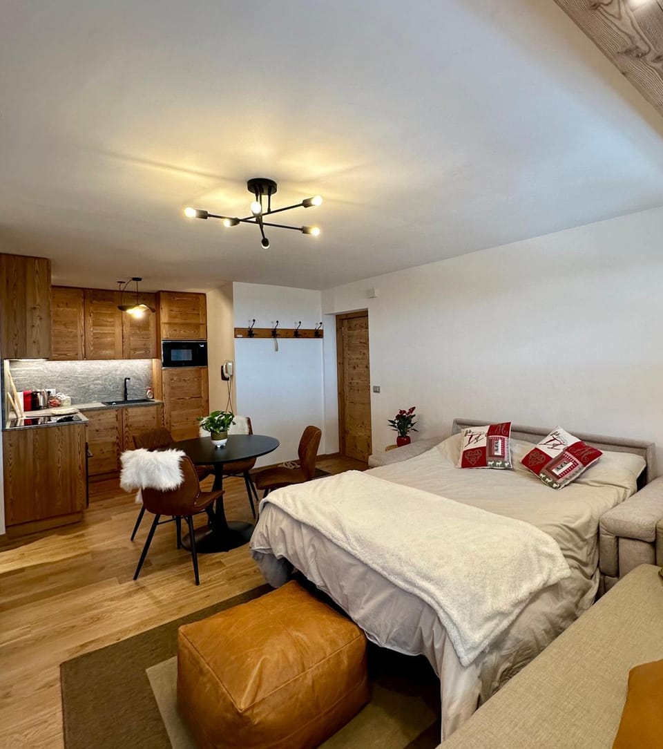 Bed, Living room