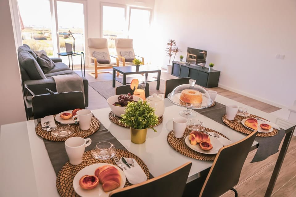 Food and drinks, Dining area, Lunch, Dinner