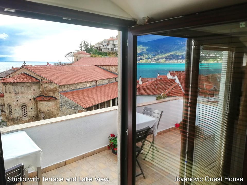 Balcony/Terrace, City view, Garden view, Lake view, Landmark view, Mountain view, Sea view