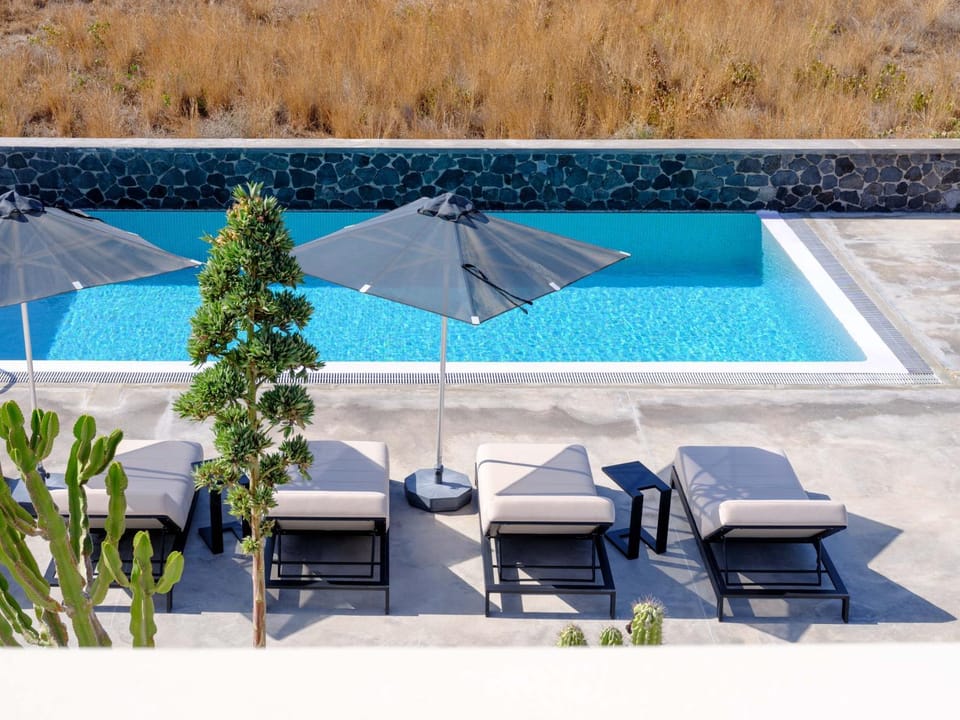 Home of Lilies Villa in Santorini