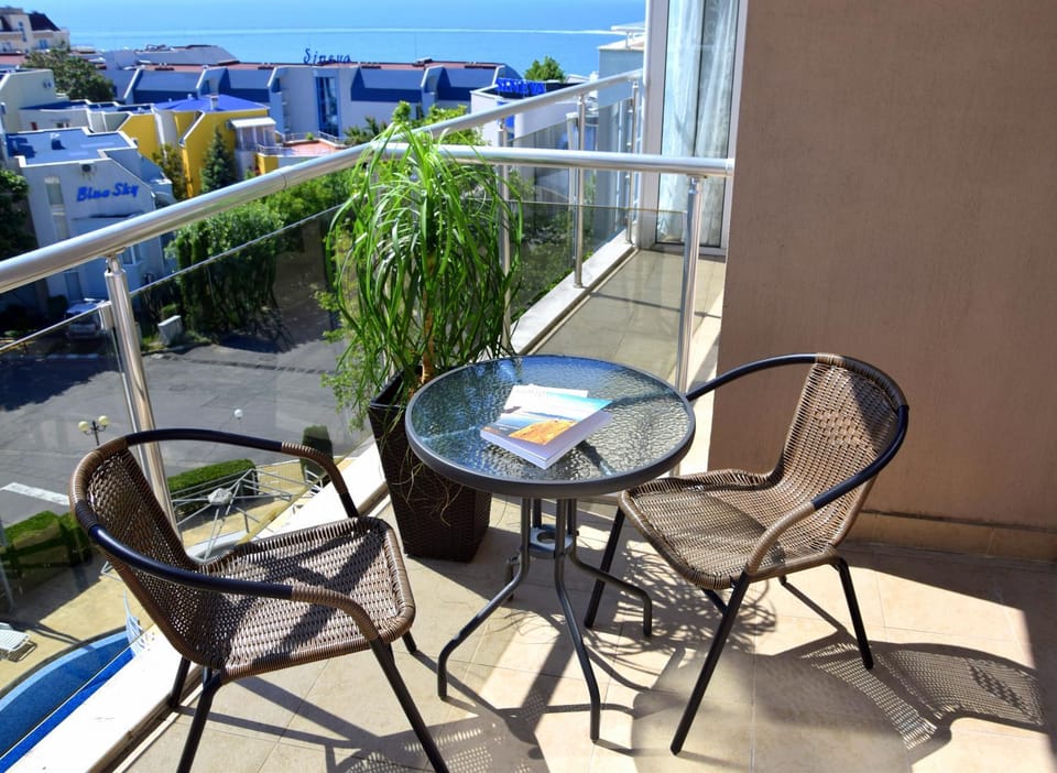 Patio, Balcony/Terrace, Balcony/Terrace, Garden view, Pool view, Street view, Quiet street view, Inner courtyard view