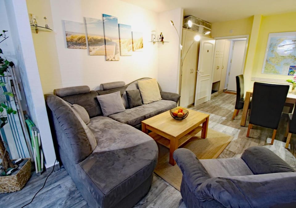 Living room, Photo of the whole room, Seating area