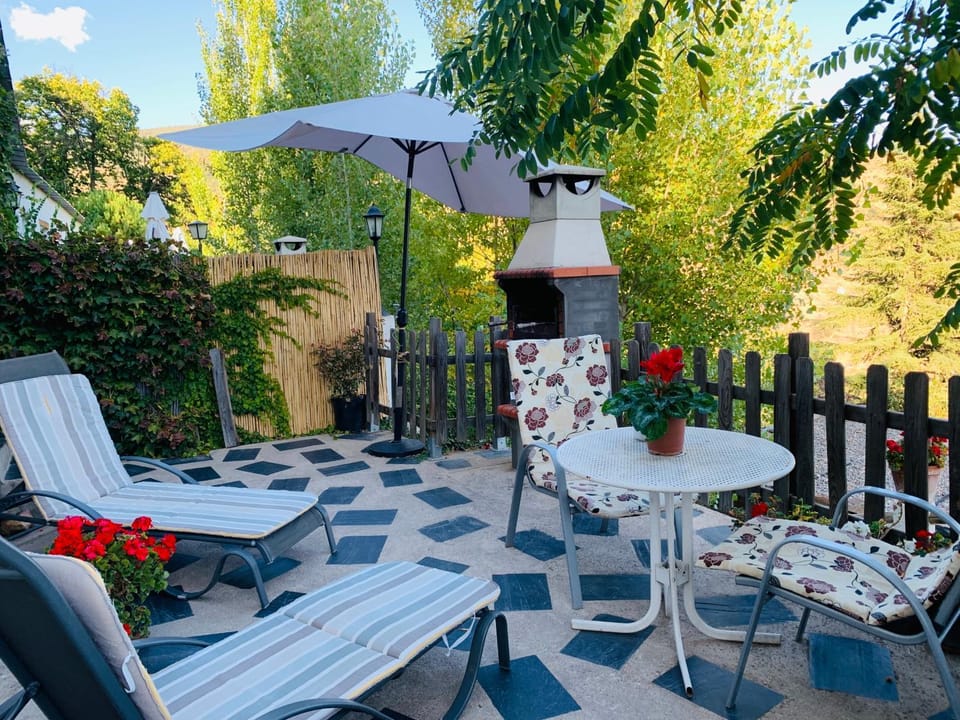 Patio, BBQ facilities