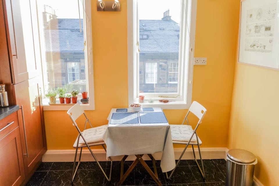 Sophisticated Edinburgh Apartment in City Centre Apartment in Edinburgh