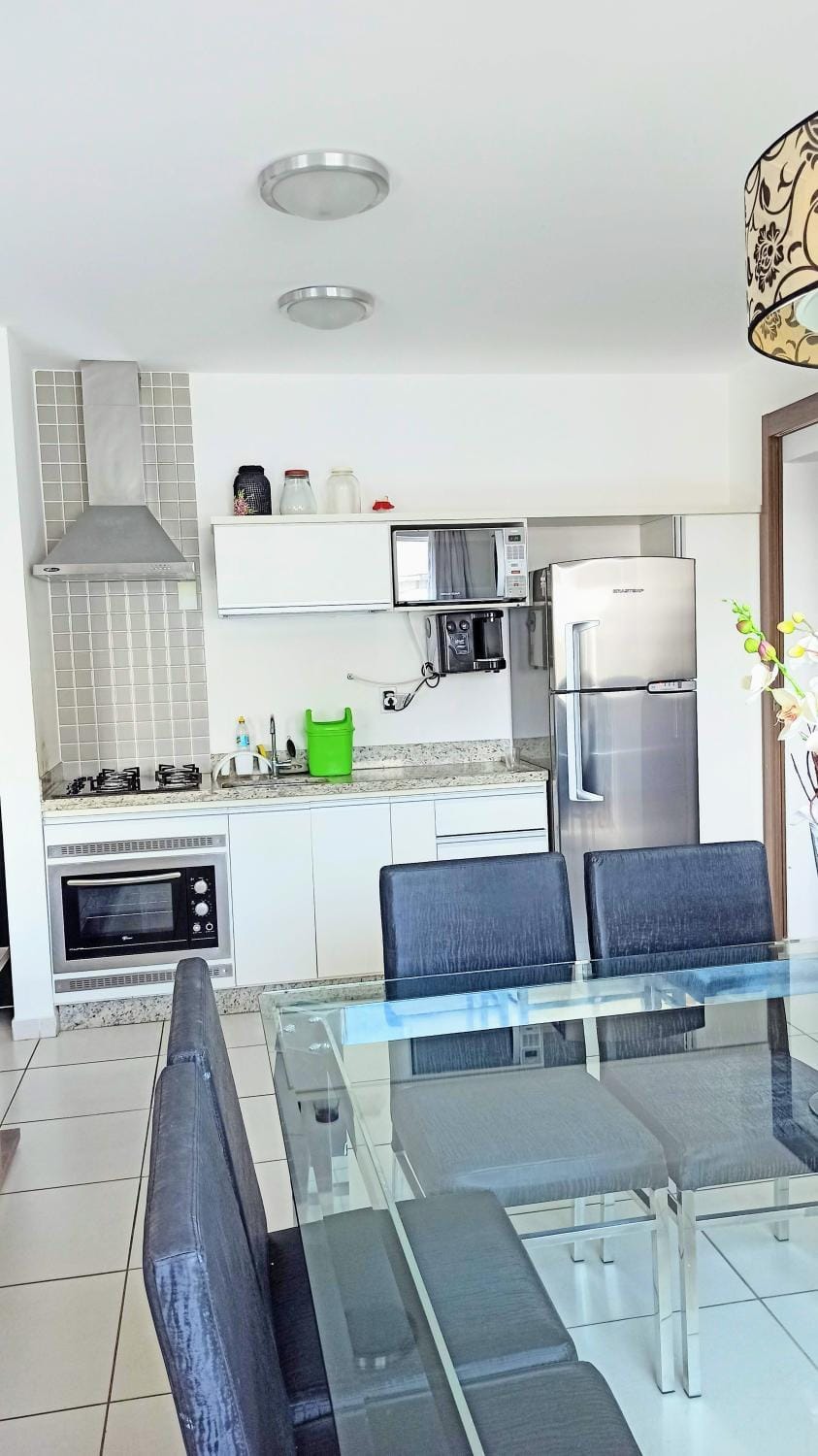 Kitchen or kitchenette, Dining area, minibar, pet friendly