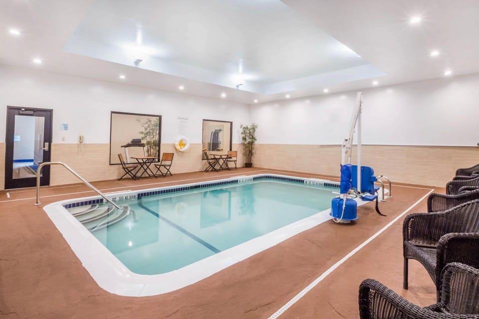 Swimming pool, Swimming pool