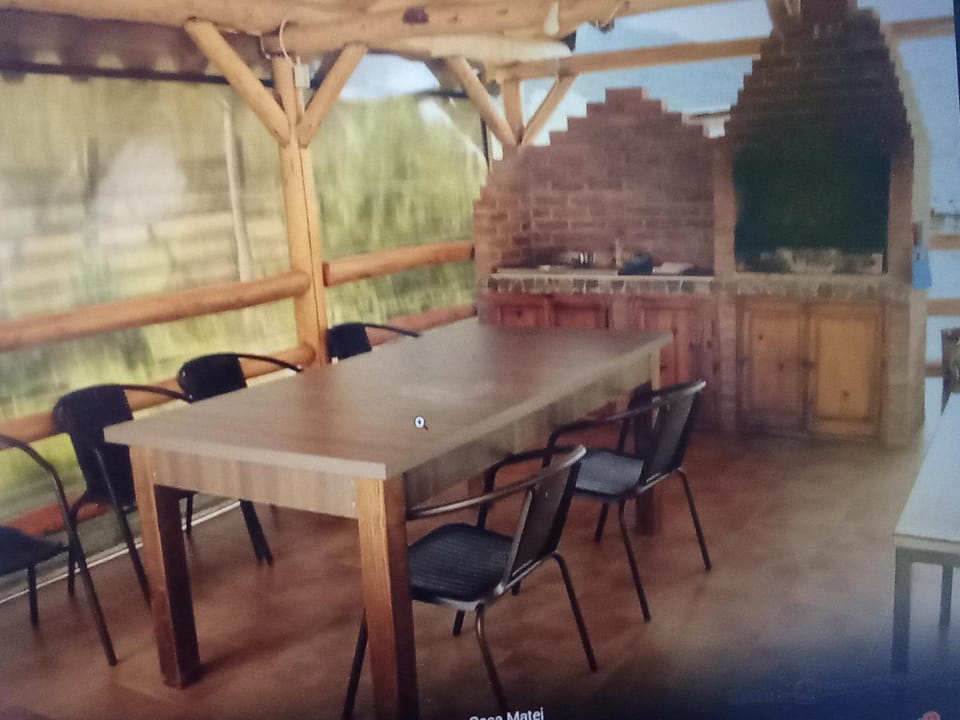 Pensiunea Casa Matei Bed and Breakfast in Romania