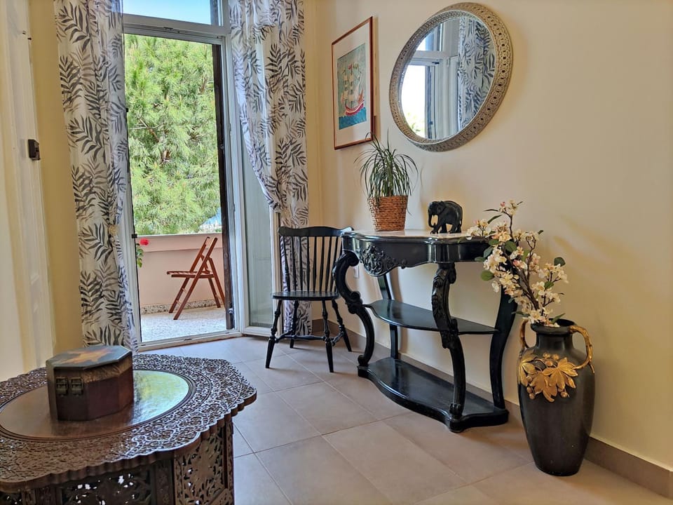 View (from property/room), Balcony/Terrace, Street view