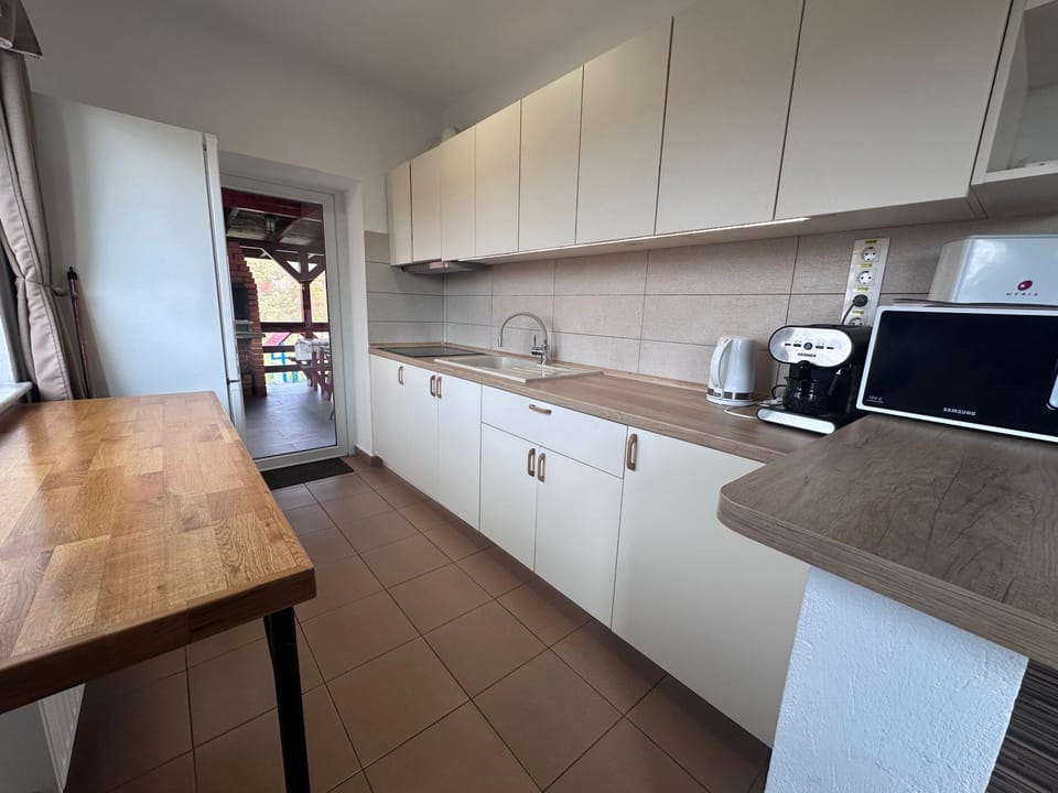 Communal kitchen, kitchen