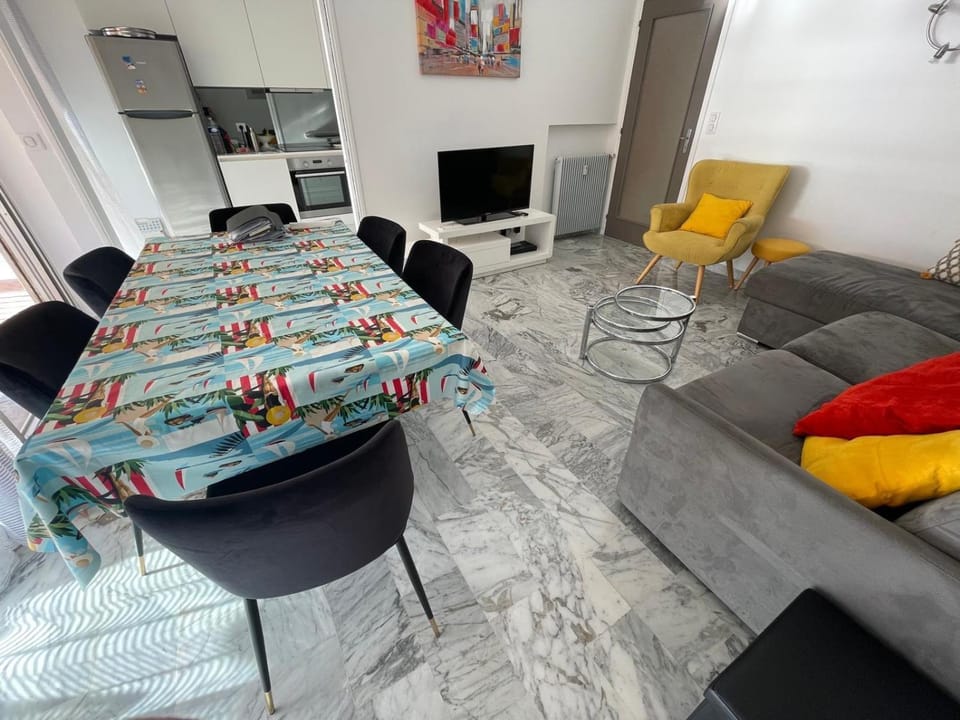 Kitchen or kitchenette, Living room, Dining area