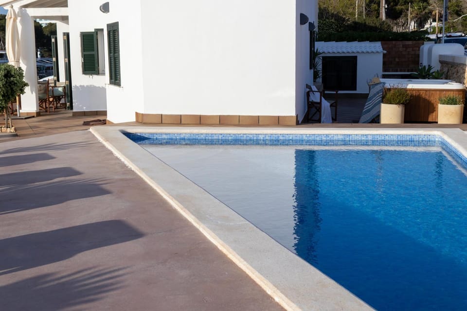 Property building, Day, Pool view, Swimming pool