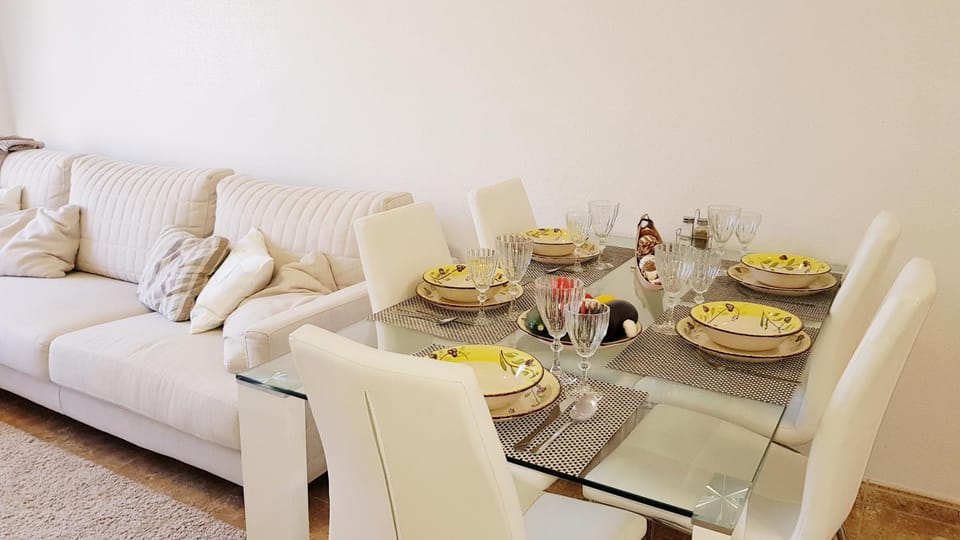 Coffee/tea facilities, Living room, Dining area