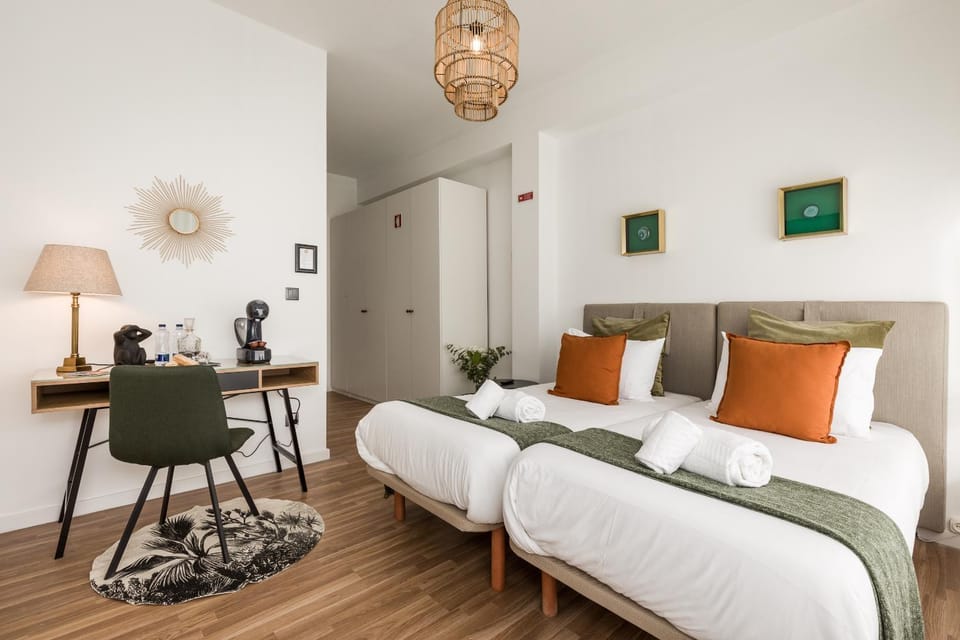 Bed, Decorative detail, Bedroom, Area and facilities