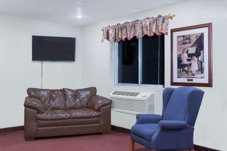 Seating area, On site