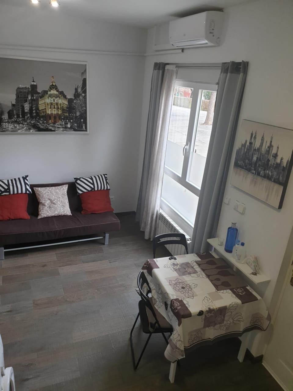 Cozy Studio Madrid - Metro Barrio del Pilar Apartment in Madrid