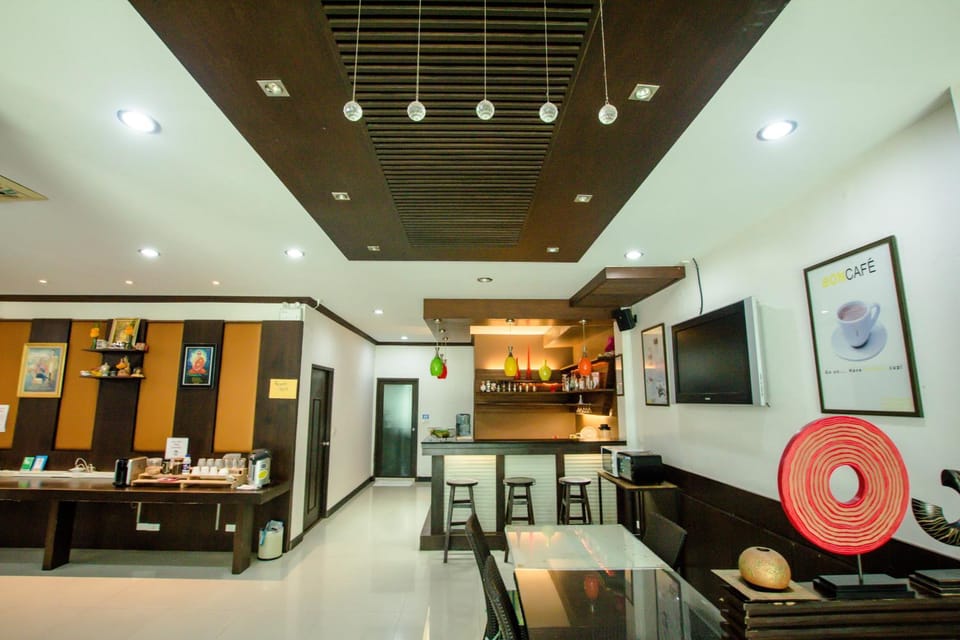 Restaurant/places to eat, Seating area