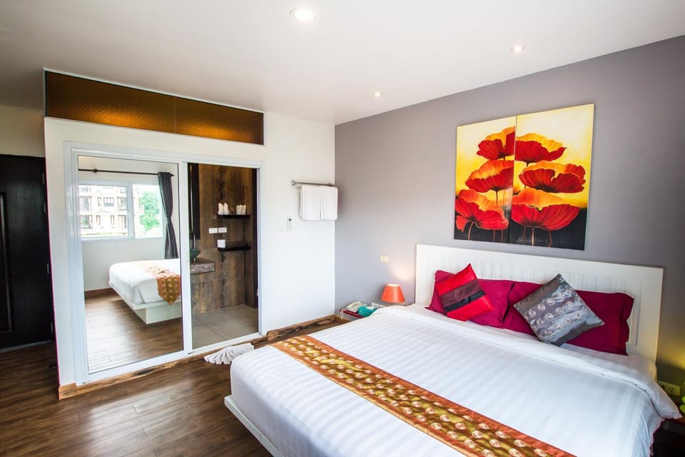 Photo of the whole room, Bedroom