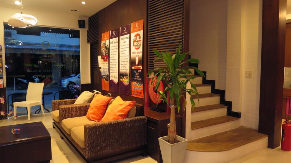 Living room, Lobby or reception, Decorative detail, Seating area