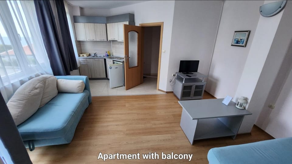 TV and multimedia, Kitchen or kitchenette, Living room, Seating area