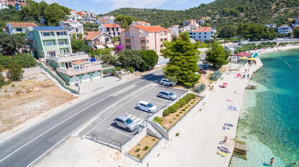 Neighbourhood, Bird's eye view